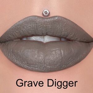 NIB Jeffree Star "Grave Digger" Velvet Trap Lipstick